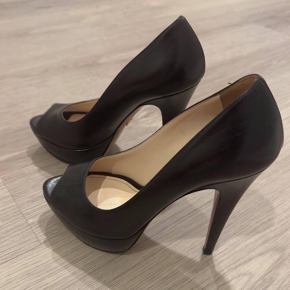 Prada Black Leather Heels - Excellent Condition Size 37 - Picture 5 of 11